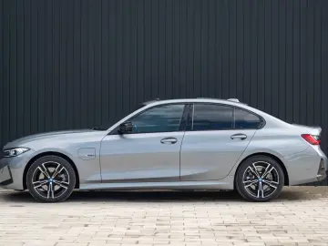 BMW Seria 3 330e Aut. M Sport
