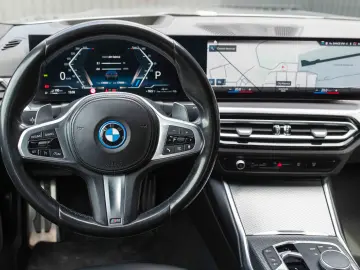 BMW Seria 3 330e Aut. M Sport
