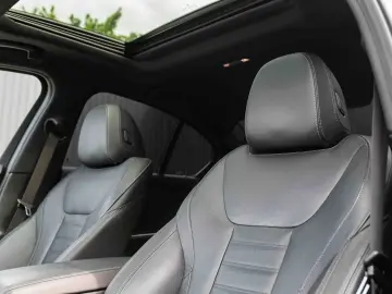 BMW Seria 3 330e Aut. M Sport