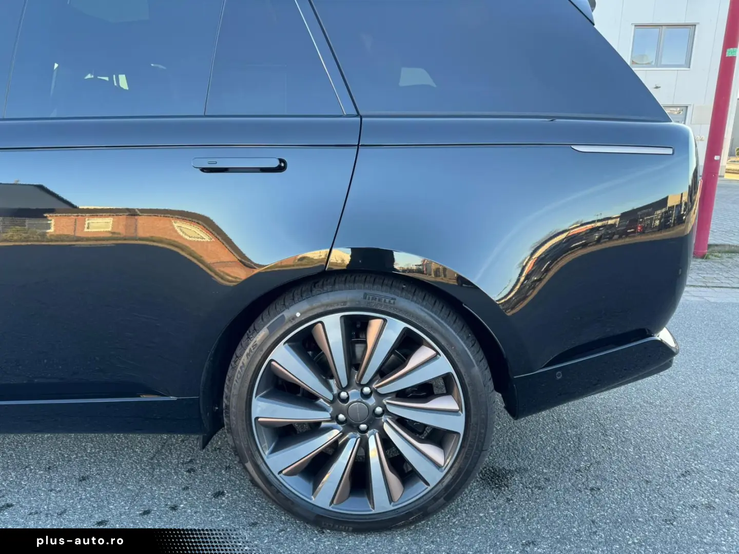 Land Rover Range Rover P615 SV