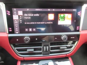PORSCHE Macan GTS Sport-Chrono Panoramadach Sportsitze