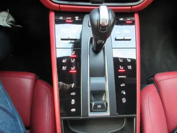 PORSCHE Macan GTS Sport-Chrono Panoramadach Sportsitze