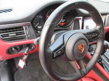 PORSCHE Macan GTS Sport-Chrono Panoramadach Sportsitze