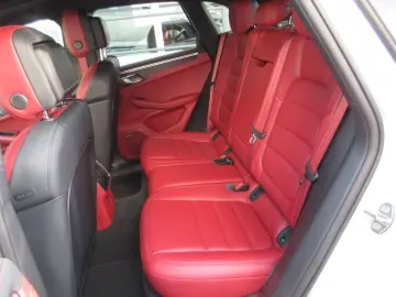 PORSCHE Macan GTS Sport-Chrono Panoramadach Sportsitze
