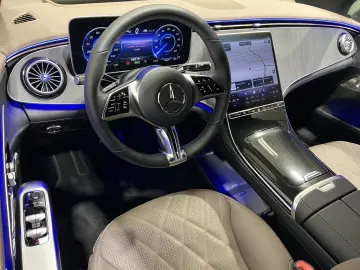 MERCEDES-BENZ EQE 300 E A Premium HuD AIRMATIC 22KW Service