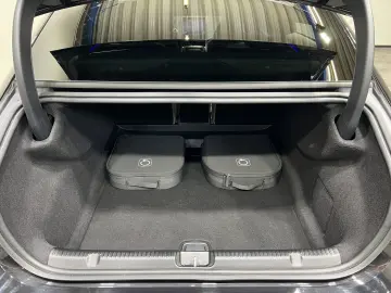 MERCEDES-BENZ EQE 300 E A Premium HuD AIRMATIC 22KW Service