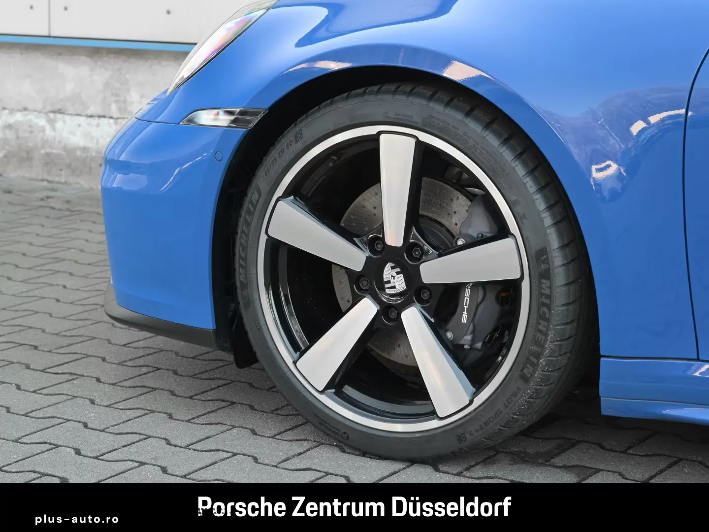 Porsche 992 911 Carrera BOSE SportChronoPaket