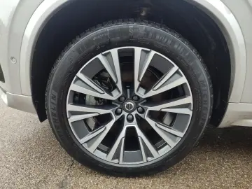 VOLVO XC 90 T8 AWD Ultra Dark 7-SITZER NAVI 360 R-KAM.