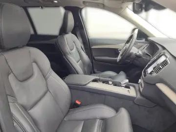 VOLVO XC 90 T8 AWD Ultra Dark 7-SITZER NAVI 360 R-KAM.