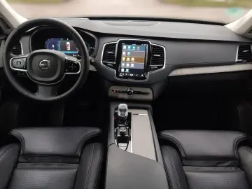 VOLVO XC 90 T8 AWD Ultra Dark 7-SITZER NAVI 360 R-KAM.