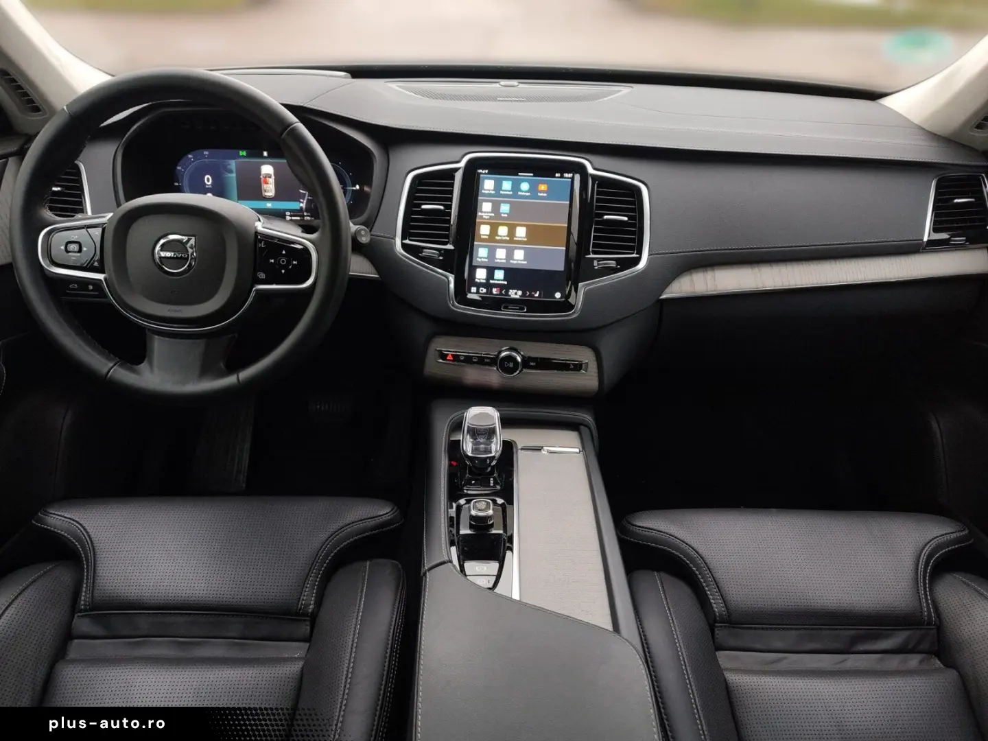 VOLVO XC 90 T8 AWD Ultra Dark 7-SITZER NAVI 360 R-KAM.