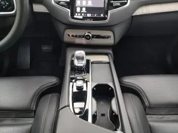 VOLVO XC 90 T8 AWD Ultra Dark 7-SITZER NAVI 360 R-KAM.