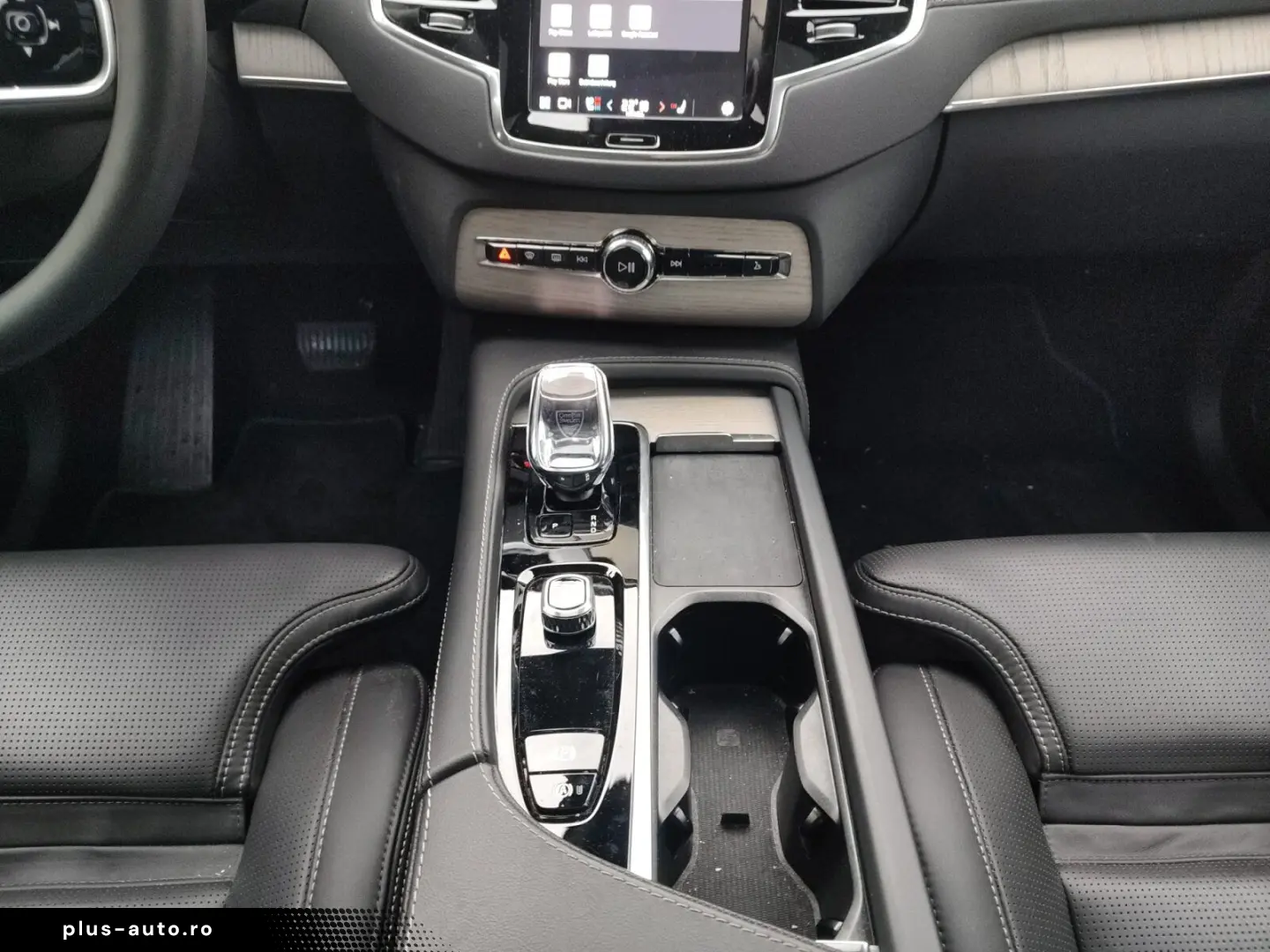 VOLVO XC 90 T8 AWD Ultra Dark 7-SITZER NAVI 360 R-KAM.