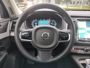 VOLVO XC 90 T8 AWD Ultra Dark 7-SITZER NAVI 360 R-KAM.
