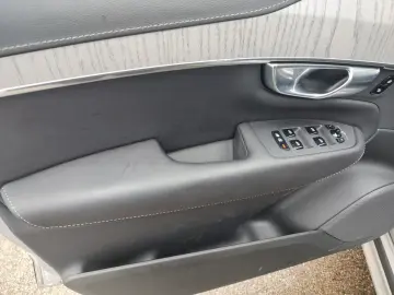 VOLVO XC 90 T8 AWD Ultra Dark 7-SITZER NAVI 360 R-KAM.