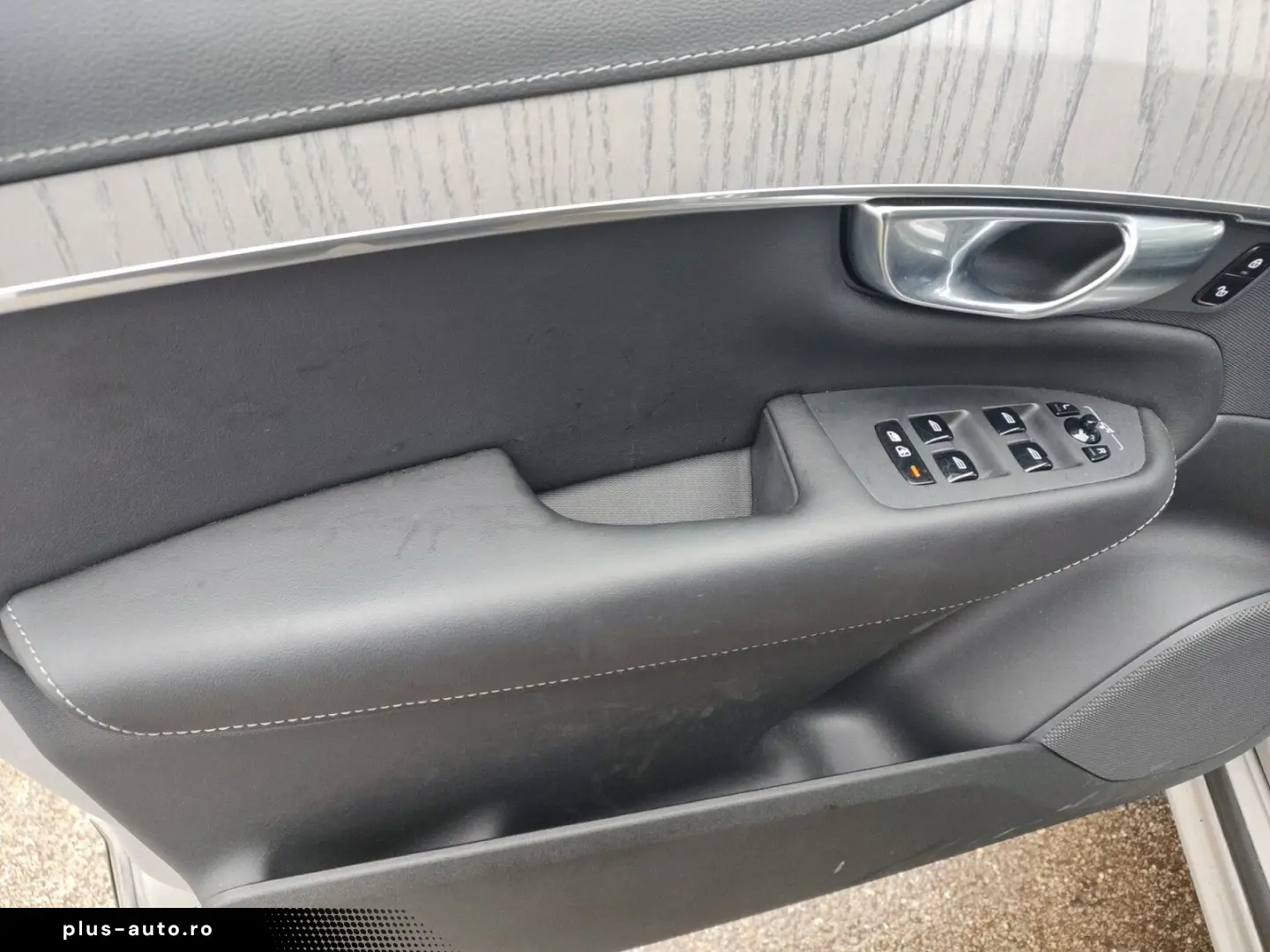 VOLVO XC 90 T8 AWD Ultra Dark 7-SITZER NAVI 360 R-KAM.