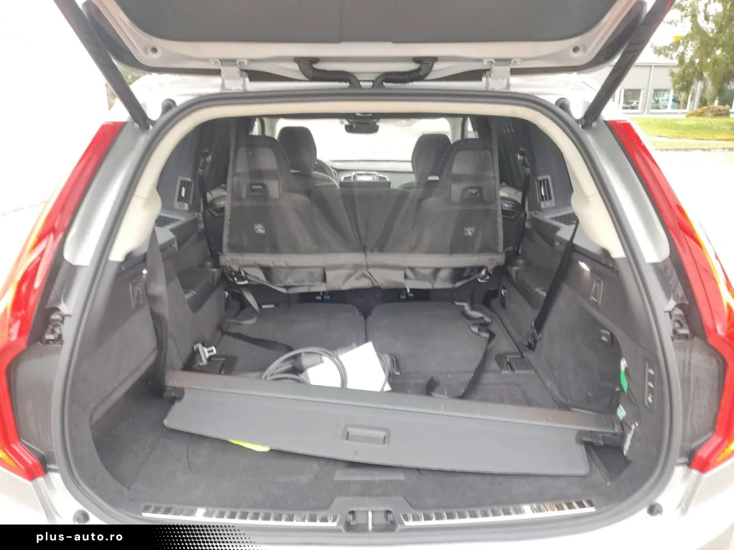 VOLVO XC 90 T8 AWD Ultra Dark 7-SITZER NAVI 360 R-KAM.