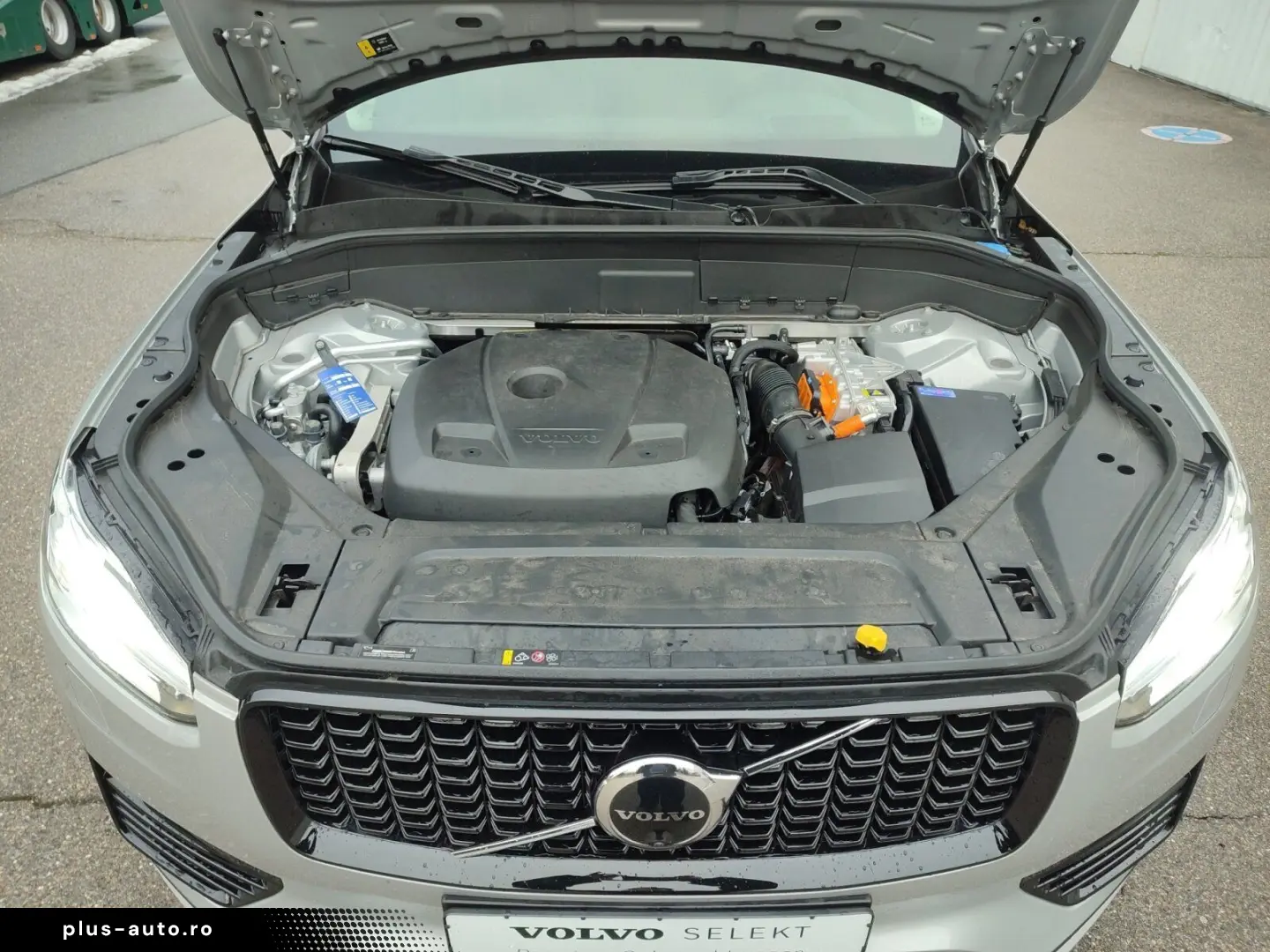 VOLVO XC 90 T8 AWD Ultra Dark 7-SITZER NAVI 360 R-KAM.