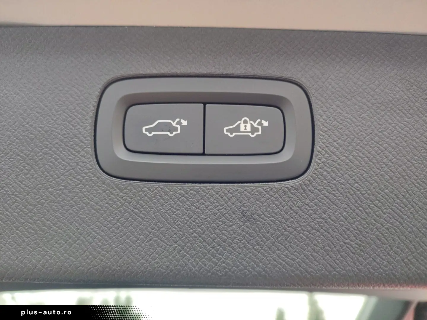 VOLVO XC 90 T8 AWD Ultra Dark 7-SITZER NAVI 360 R-KAM.