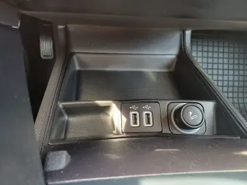 Ford MONDEO 2.0 HEV Titanium Hybrid 187 CP Automată