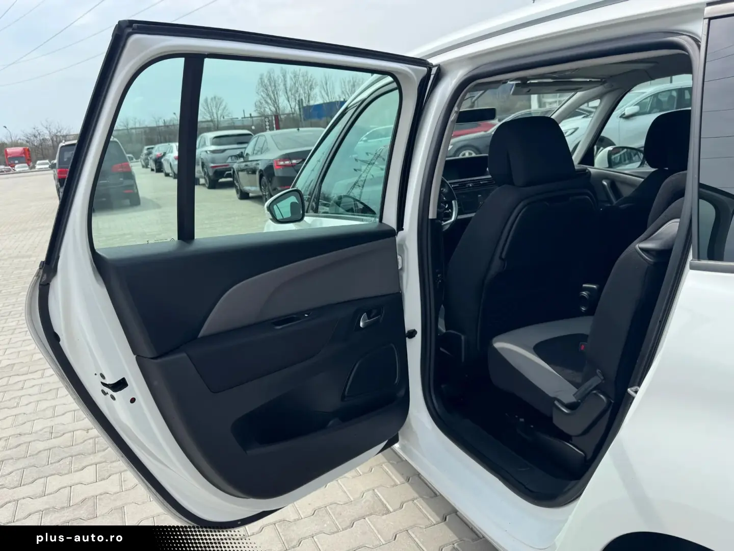 Citroen C4-Grand-Space-Tourer