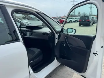 Citroen C4-Grand-Space-Tourer