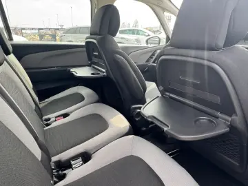 Citroen C4-Grand-Space-Tourer