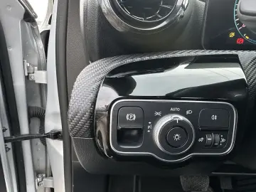 Mercedes-Benz A-200