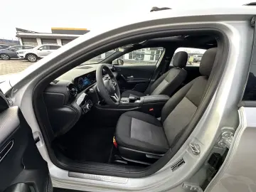 Mercedes-Benz A-200