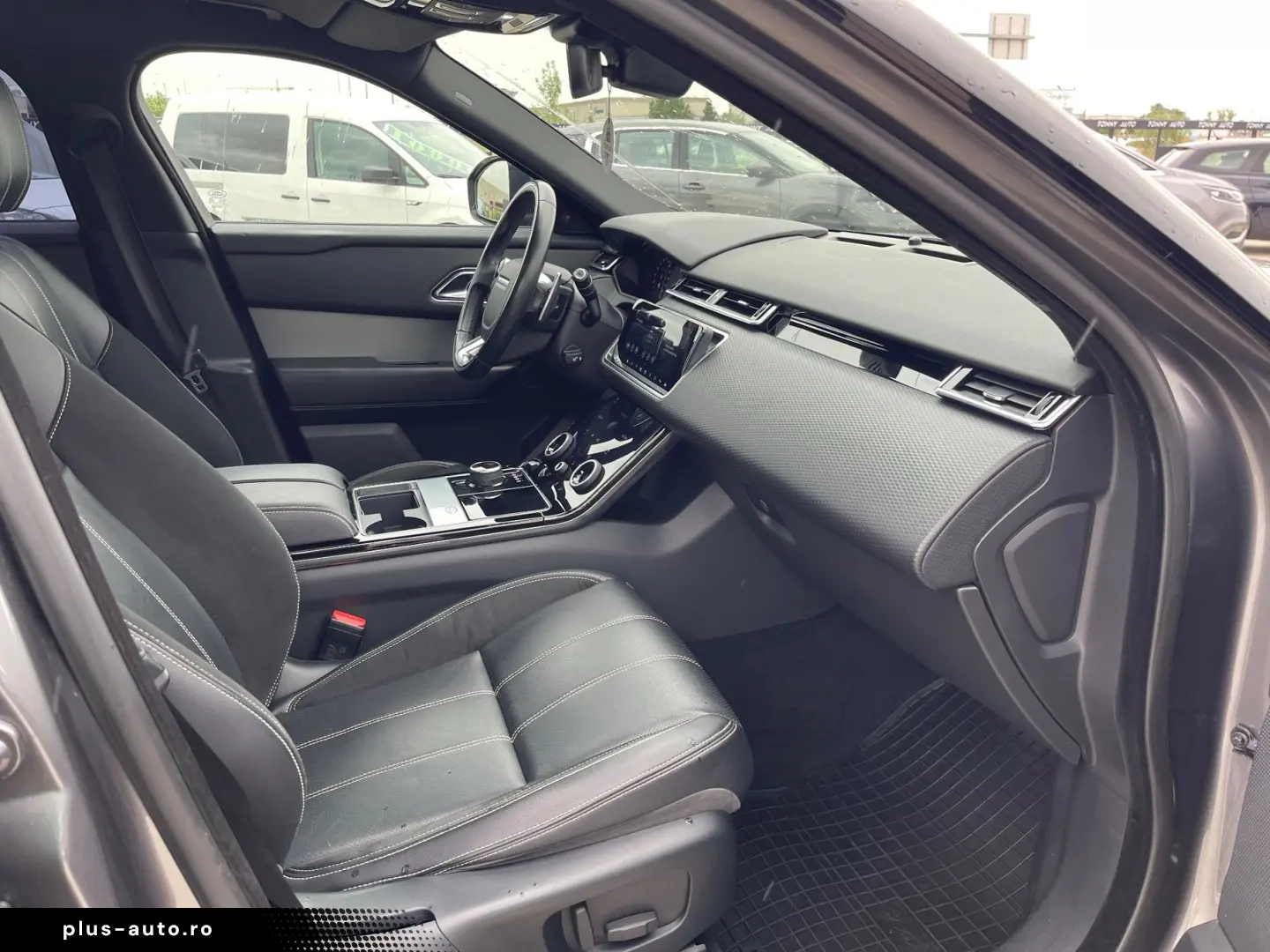 Land-Rover Range-Rover-Velar