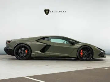 LAMBORGHINI Revuelto V12 Hybrid   e-DCT   1015 PS
