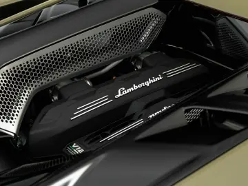 LAMBORGHINI Revuelto V12 Hybrid   e-DCT   1015 PS