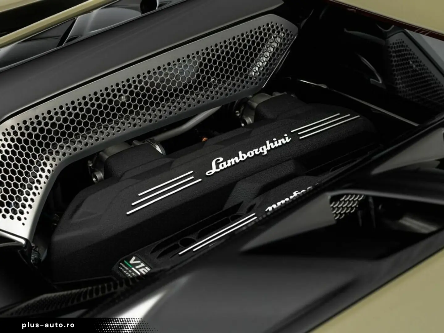 LAMBORGHINI Revuelto V12 Hybrid   e-DCT   1015 PS