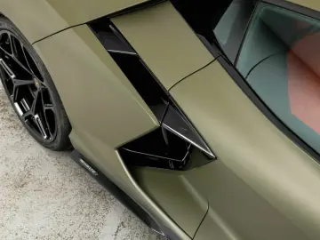 LAMBORGHINI Revuelto V12 Hybrid   e-DCT   1015 PS