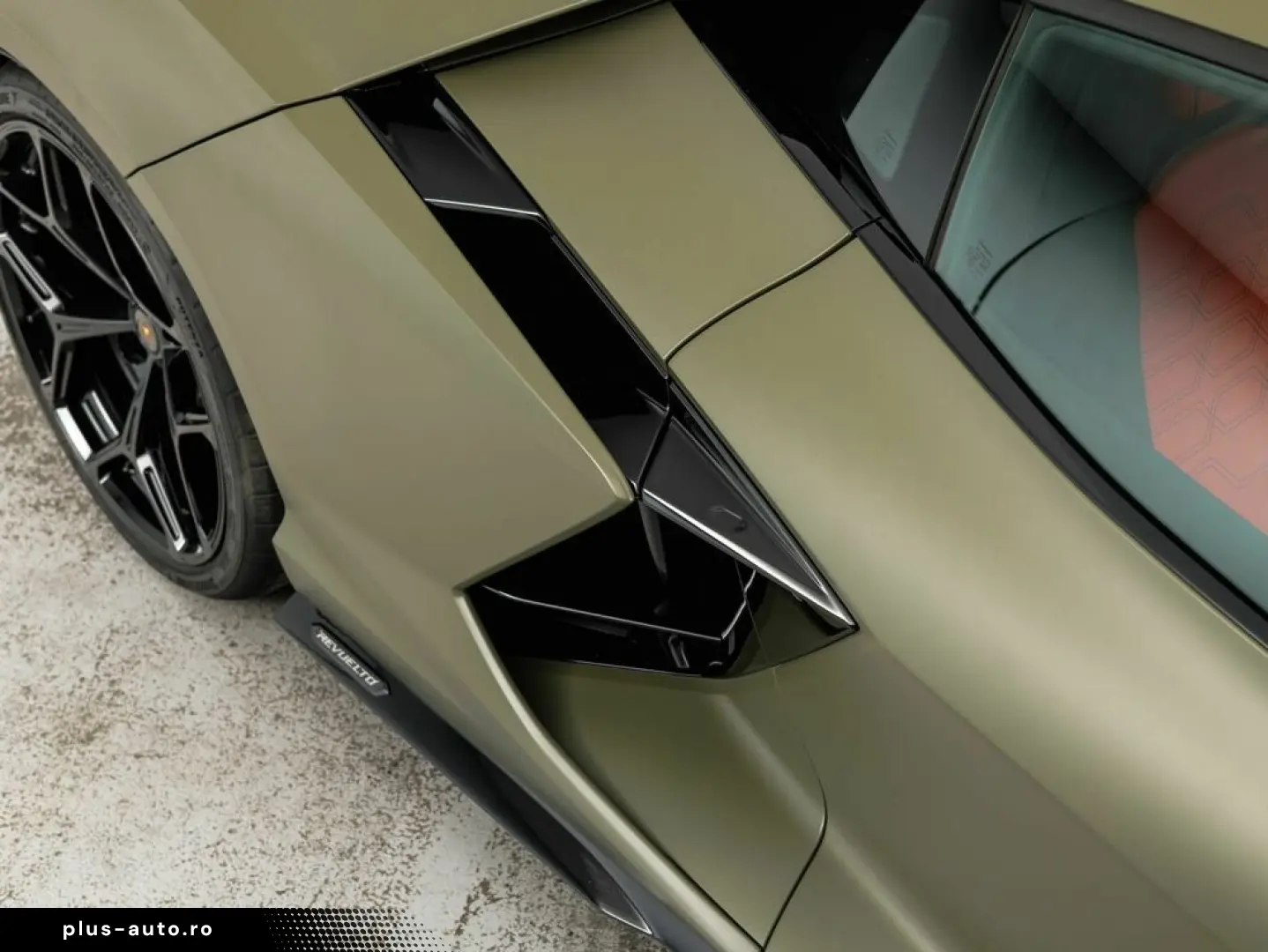 LAMBORGHINI Revuelto V12 Hybrid   e-DCT   1015 PS