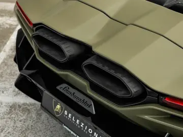LAMBORGHINI Revuelto V12 Hybrid   e-DCT   1015 PS