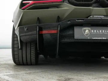 LAMBORGHINI Revuelto V12 Hybrid   e-DCT   1015 PS