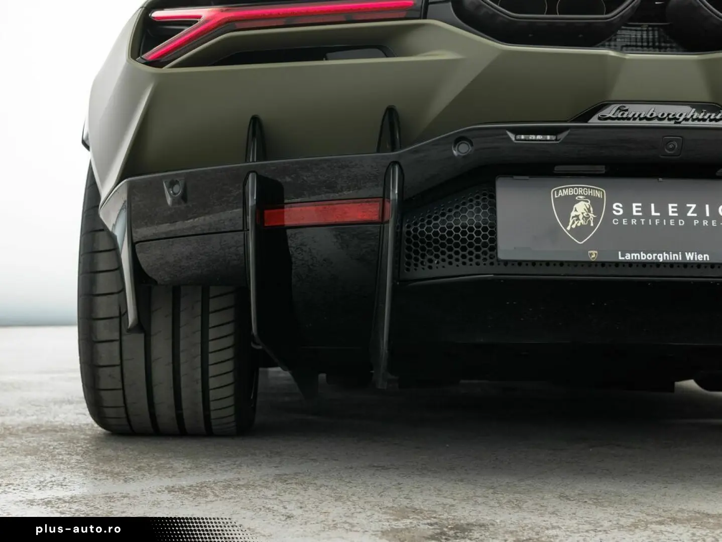 LAMBORGHINI Revuelto V12 Hybrid   e-DCT   1015 PS