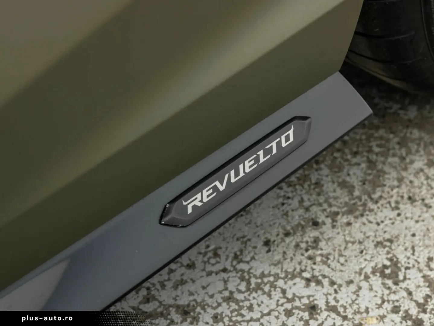 LAMBORGHINI Revuelto V12 Hybrid   e-DCT   1015 PS