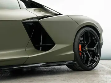 LAMBORGHINI Revuelto V12 Hybrid   e-DCT   1015 PS