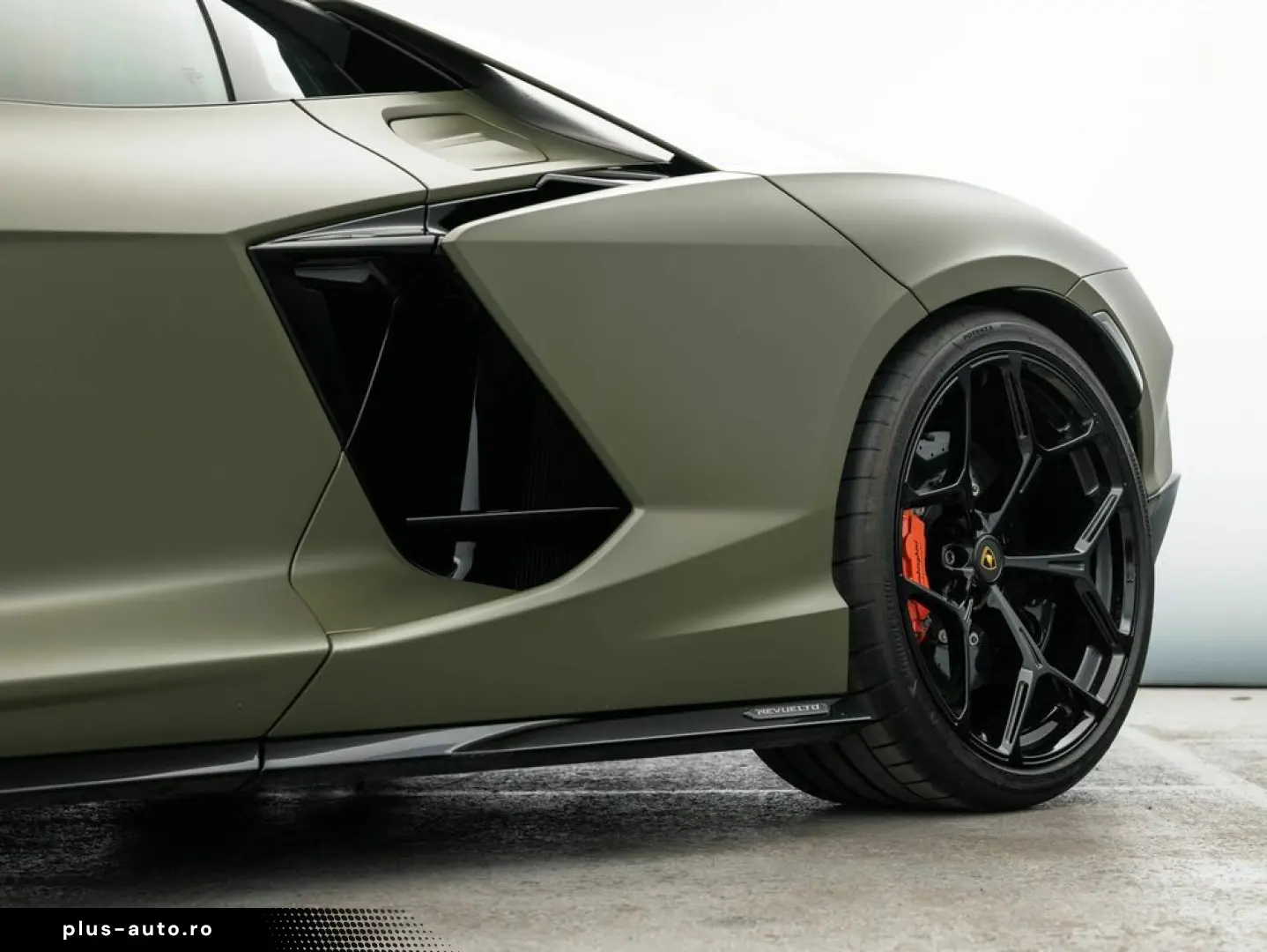 LAMBORGHINI Revuelto V12 Hybrid   e-DCT   1015 PS