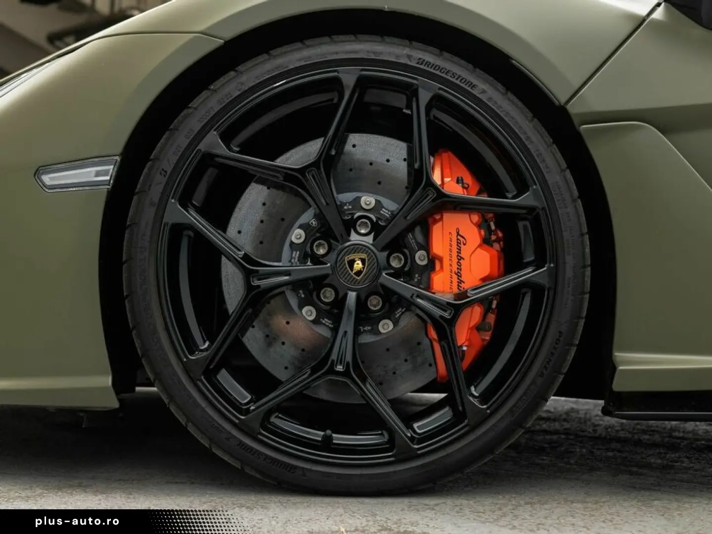 LAMBORGHINI Revuelto V12 Hybrid   e-DCT   1015 PS