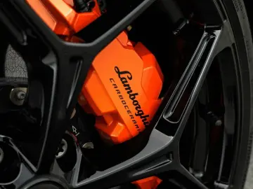 LAMBORGHINI Revuelto V12 Hybrid   e-DCT   1015 PS