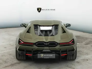 LAMBORGHINI Revuelto V12 Hybrid   e-DCT   1015 PS