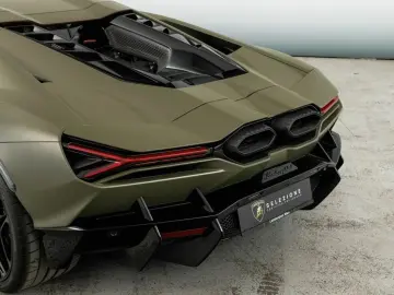 LAMBORGHINI Revuelto V12 Hybrid   e-DCT   1015 PS