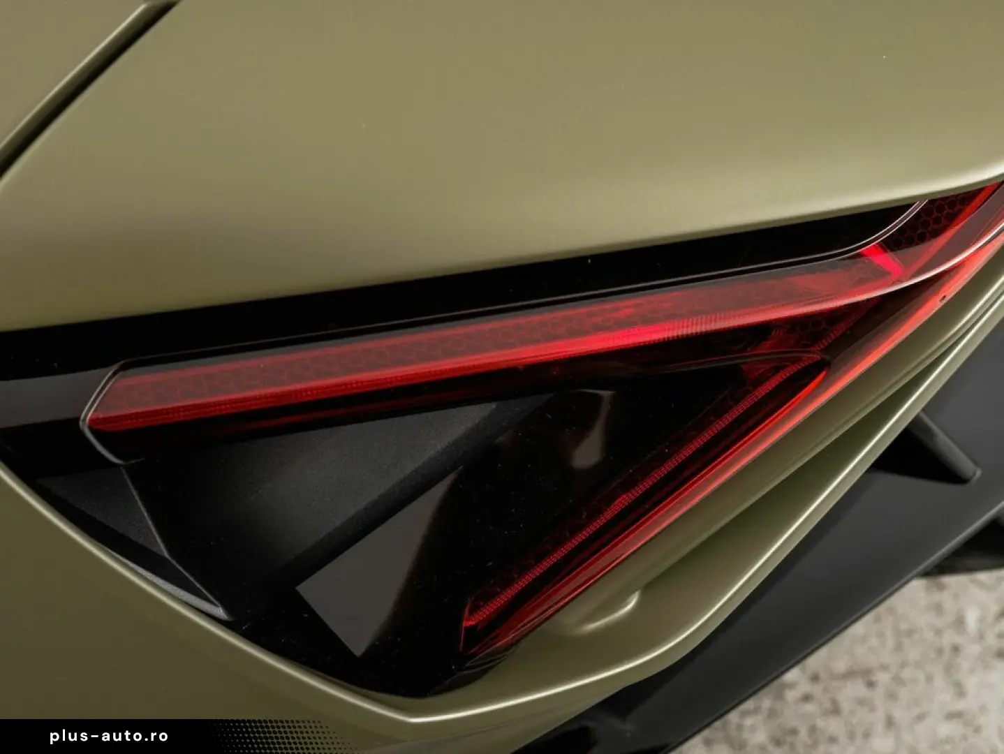 LAMBORGHINI Revuelto V12 Hybrid   e-DCT   1015 PS