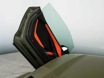 LAMBORGHINI Revuelto V12 Hybrid   e-DCT   1015 PS