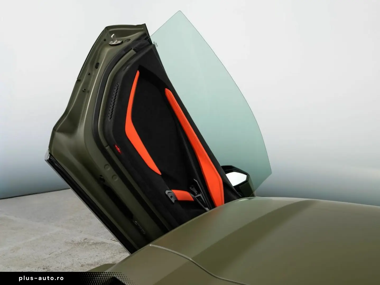 LAMBORGHINI Revuelto V12 Hybrid   e-DCT   1015 PS
