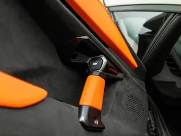 LAMBORGHINI Revuelto V12 Hybrid   e-DCT   1015 PS