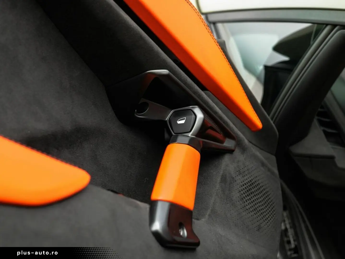 LAMBORGHINI Revuelto V12 Hybrid   e-DCT   1015 PS